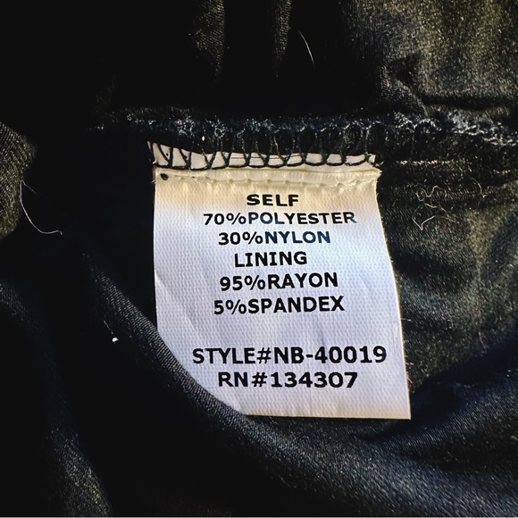 DailyLook Black ‘Venetian’ Lace Midi Skirt Size Small ASO Eva Longoria - Picture 9 of 16